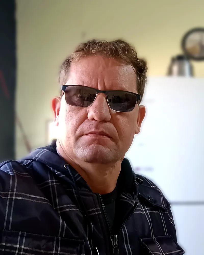 Fernando, o Nando, na loja da Nando Máquinas